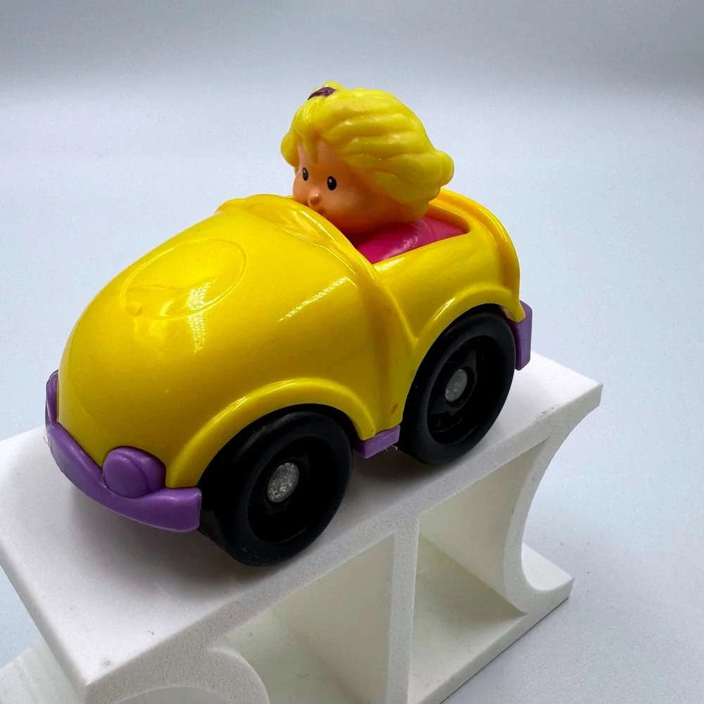 Fisher Price Little People Wheelies Yellow Convertible Car Blonde Girl Figure